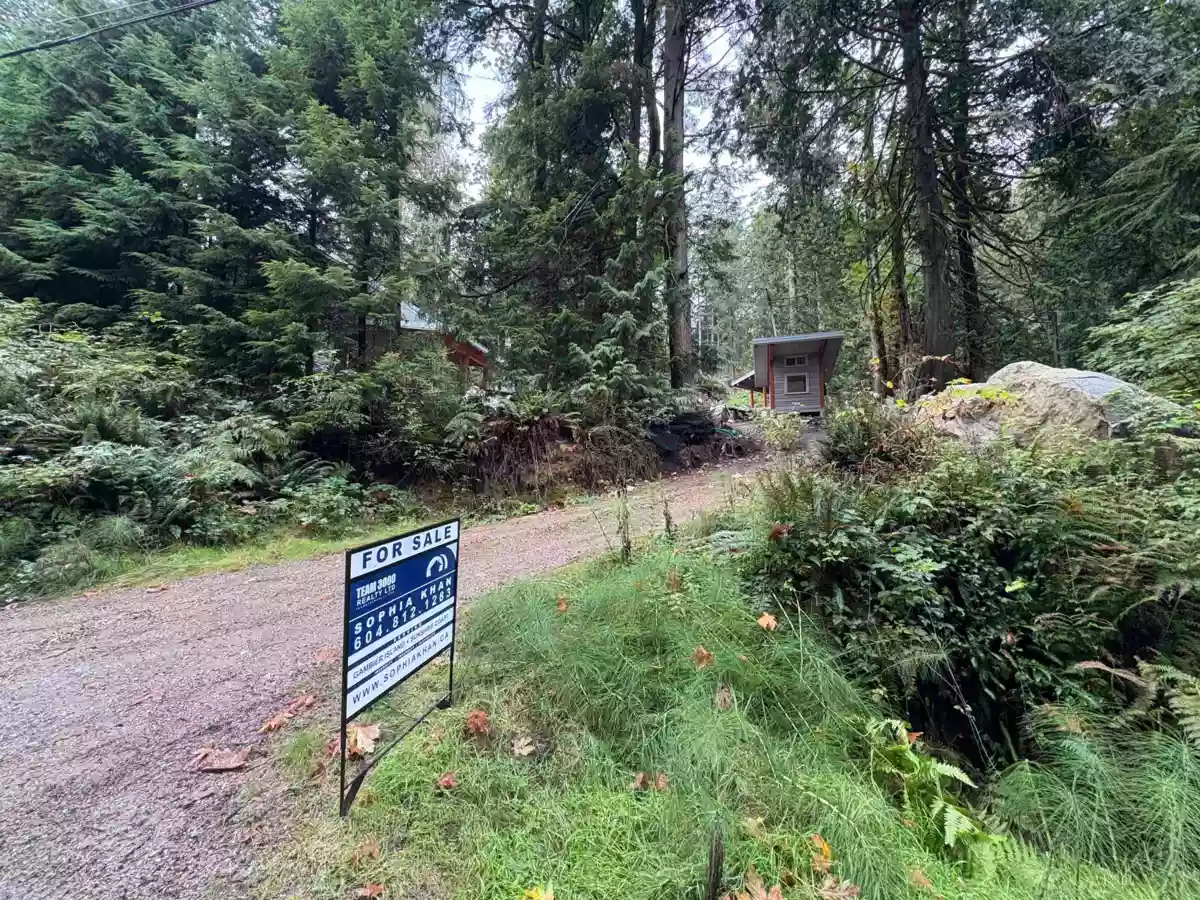 Bedroom 4 Photo of 883 West Bay Road, Gambier Island, BC