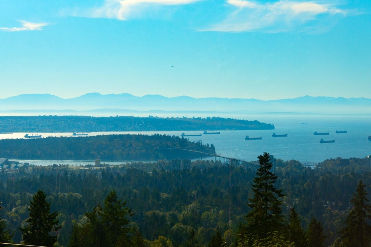 Hot Tub / Spa Photo of 4080 St. Pauls Avenue, North Vancouver, BC