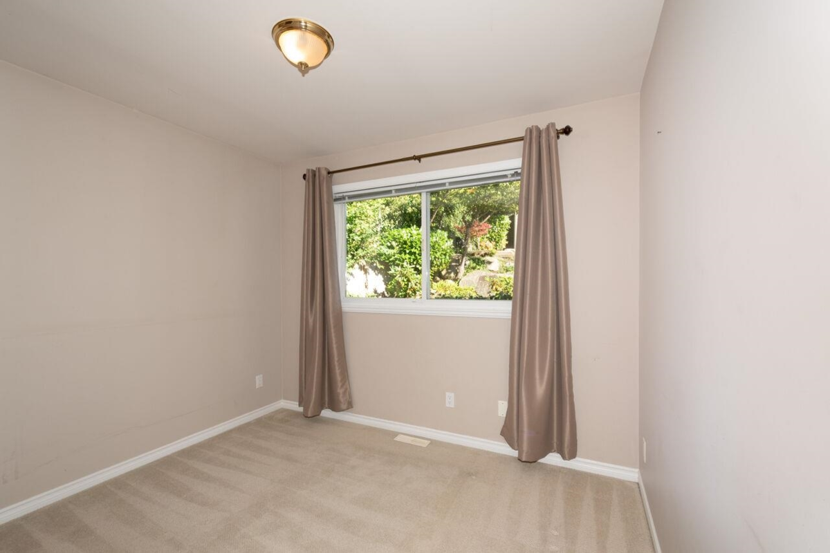 Laundry Room Photo of 4080 St. Pauls Avenue, North Vancouver, BC