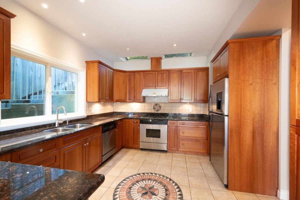 Primary Bathroom Photo of 4080 St. Pauls Avenue, North Vancouver, BC