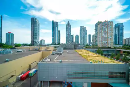 802 6098 Station Street, Burnaby, BC, Burnaby — Apartment/Condo for sale