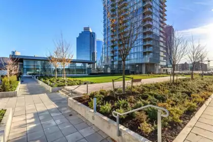 802 6098 Station Street, Burnaby, BC, Burnaby — Apartment/Condo for sale