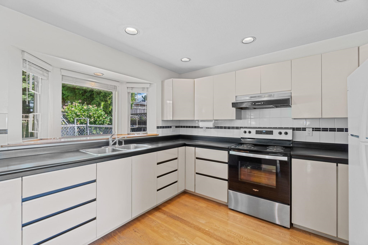 Primary Bathroom Photo of 5275 Mckee Street, Burnaby, BC