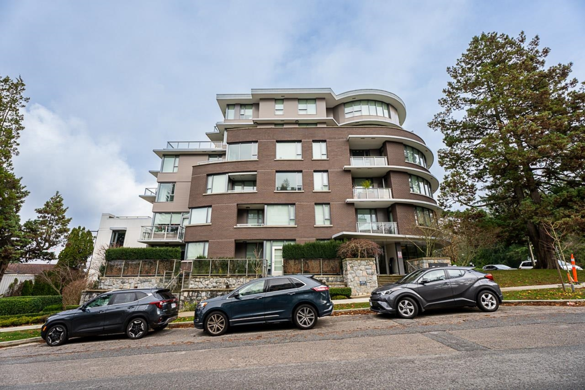 Exterior Rear Photo of 301 505 W 30th Avenue, Vancouver, BC