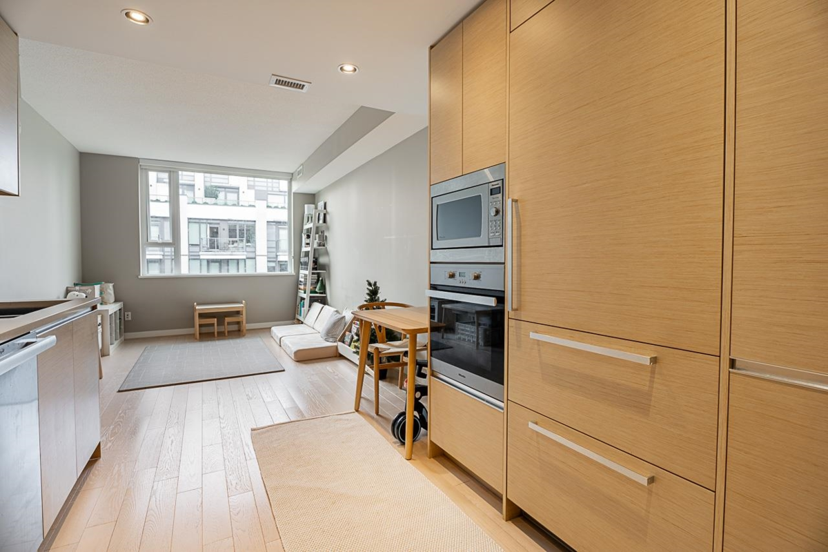 Primary Bathroom Photo of 301 505 W 30th Avenue, Vancouver, BC