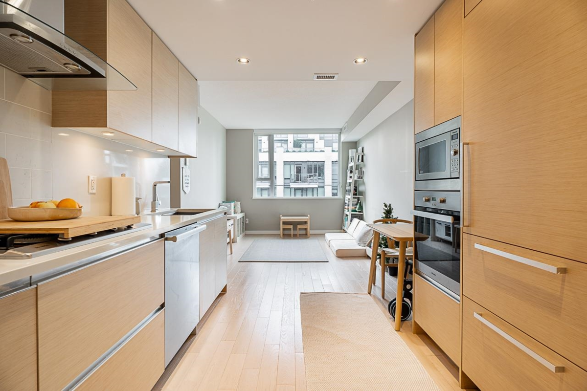 Primary Bedroom Photo of 301 505 W 30th Avenue, Vancouver, BC