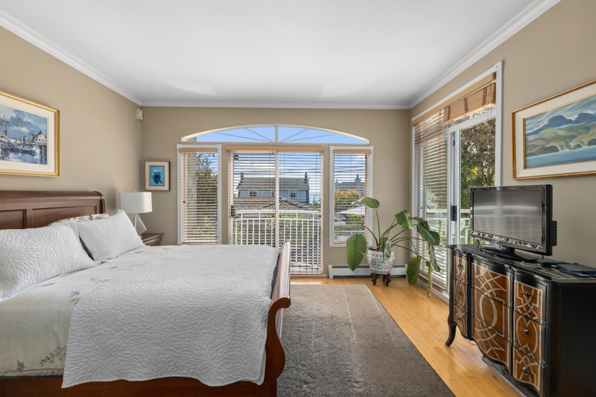 Basement Recreation Room Photo of 2362 Marine Drive, West Vancouver, BC