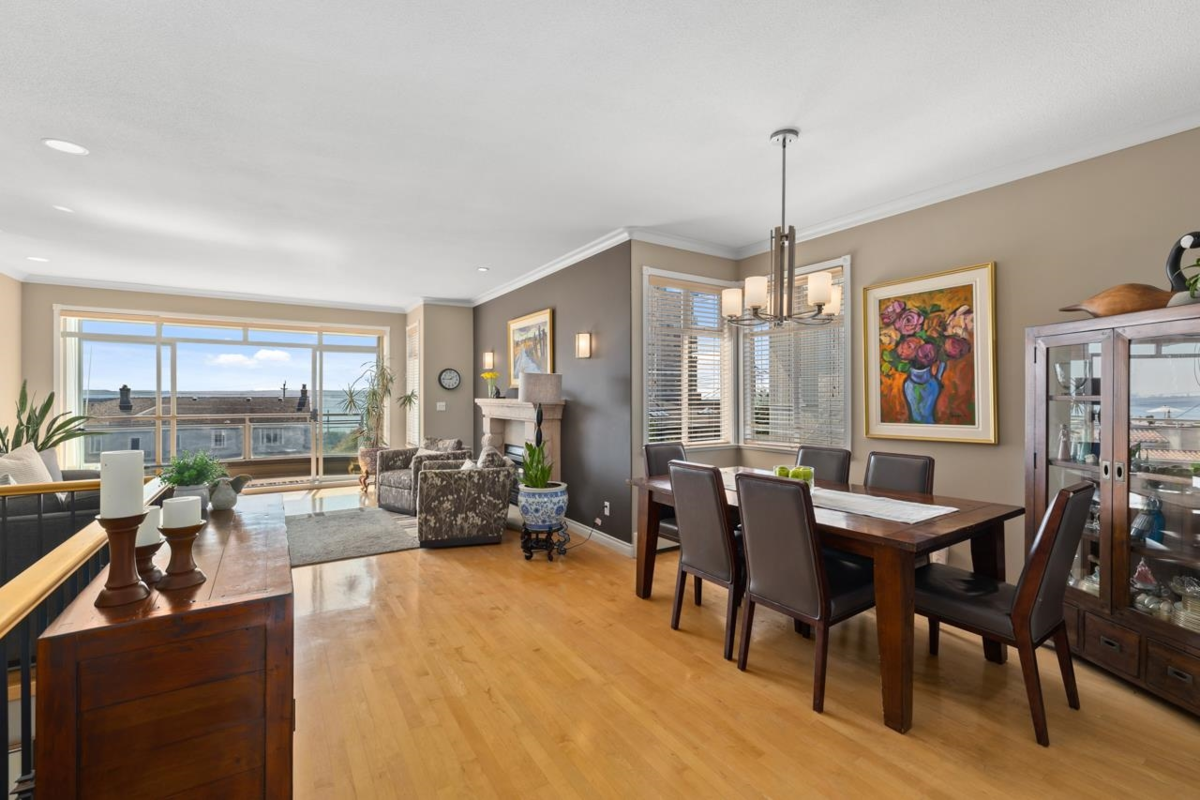 Dining Area Photo of 2362 Marine Drive, West Vancouver, BC