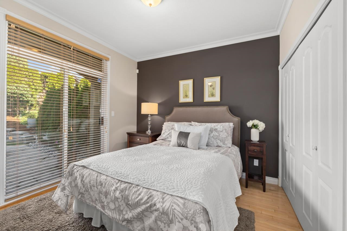 Entry Foyer Photo of 2362 Marine Drive, West Vancouver, BC
