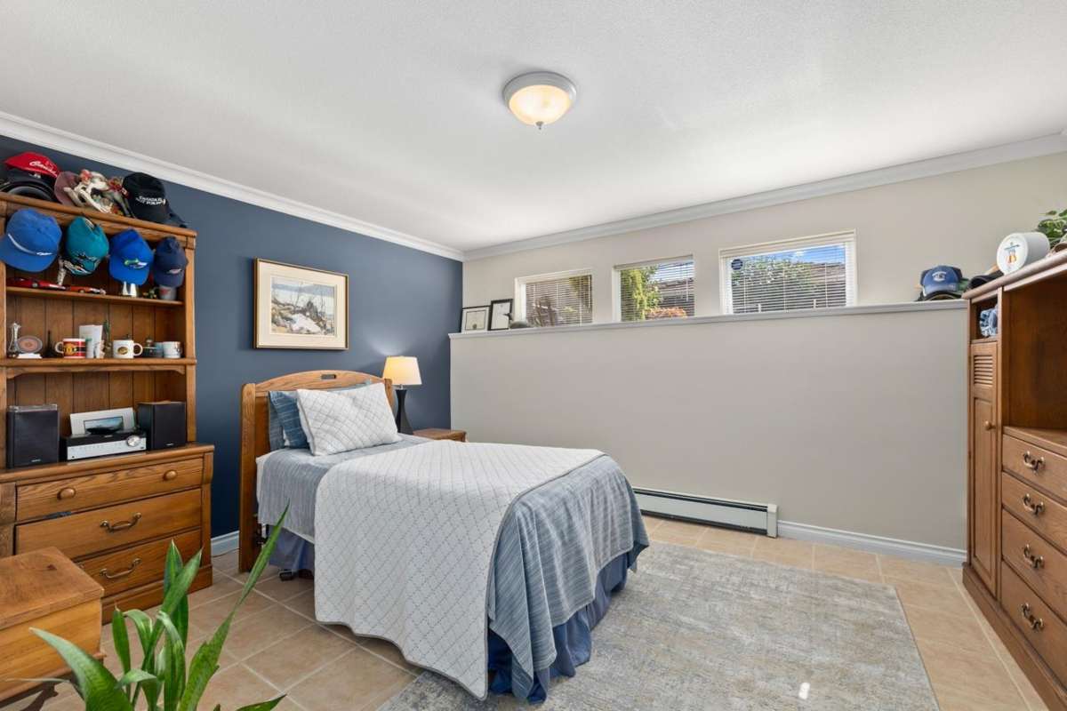 Front Yard Photo of 2362 Marine Drive, West Vancouver, BC