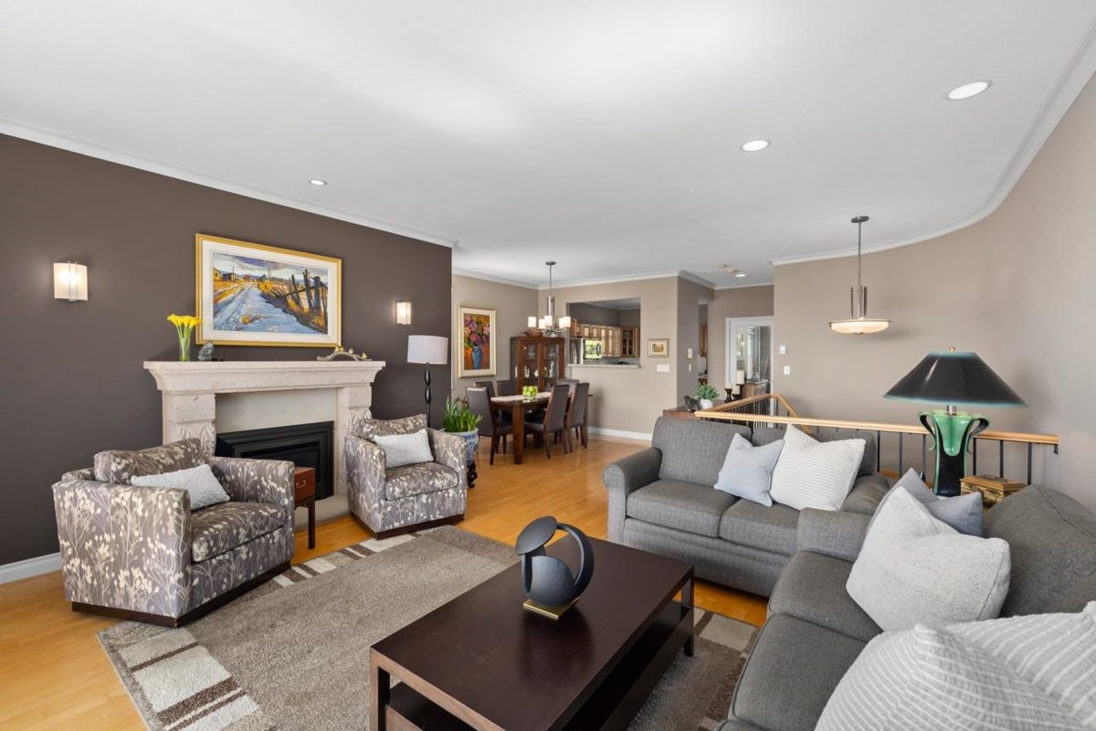 Kitchen Photo of 2362 Marine Drive, West Vancouver, BC