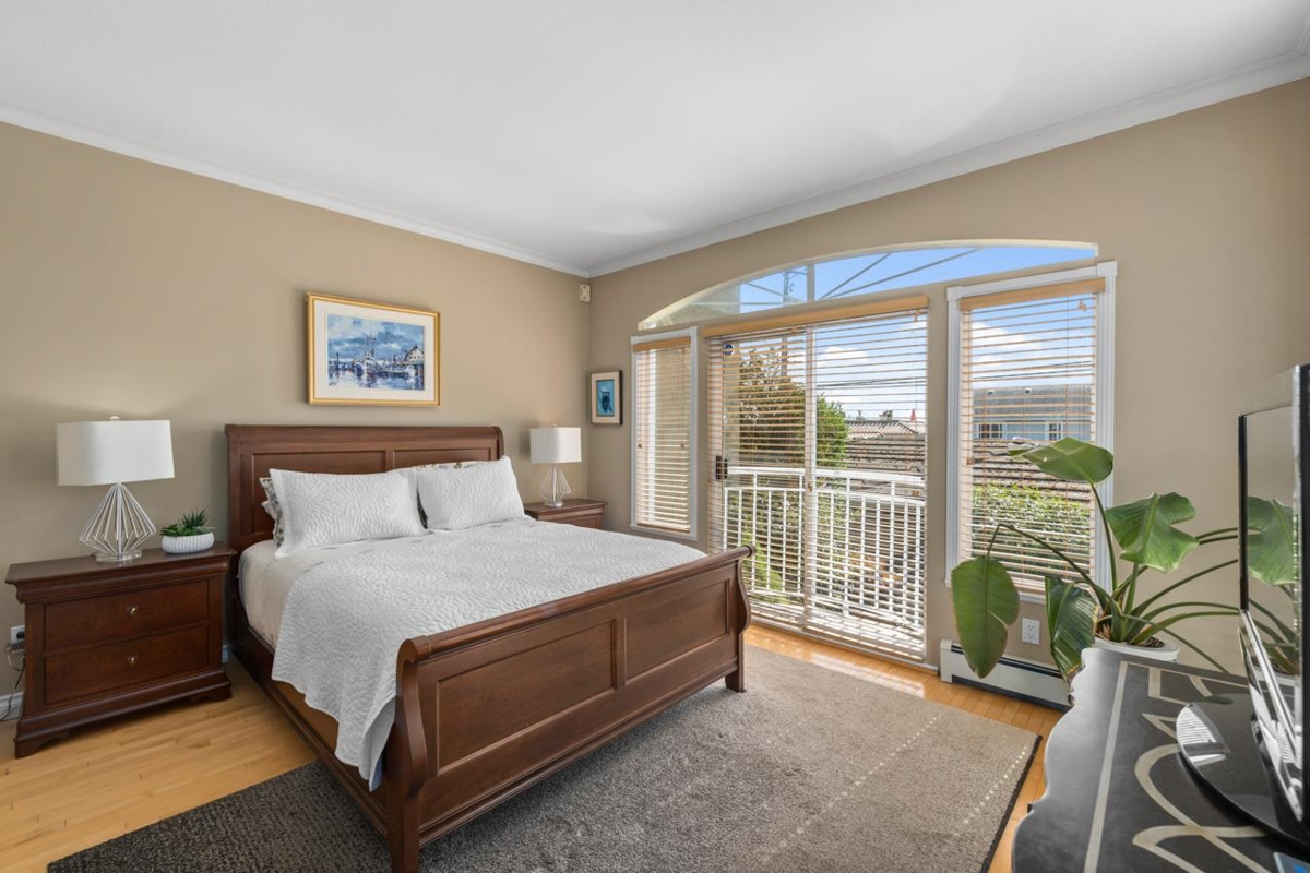 Loft / Bonus Room Photo of 2362 Marine Drive, West Vancouver, BC