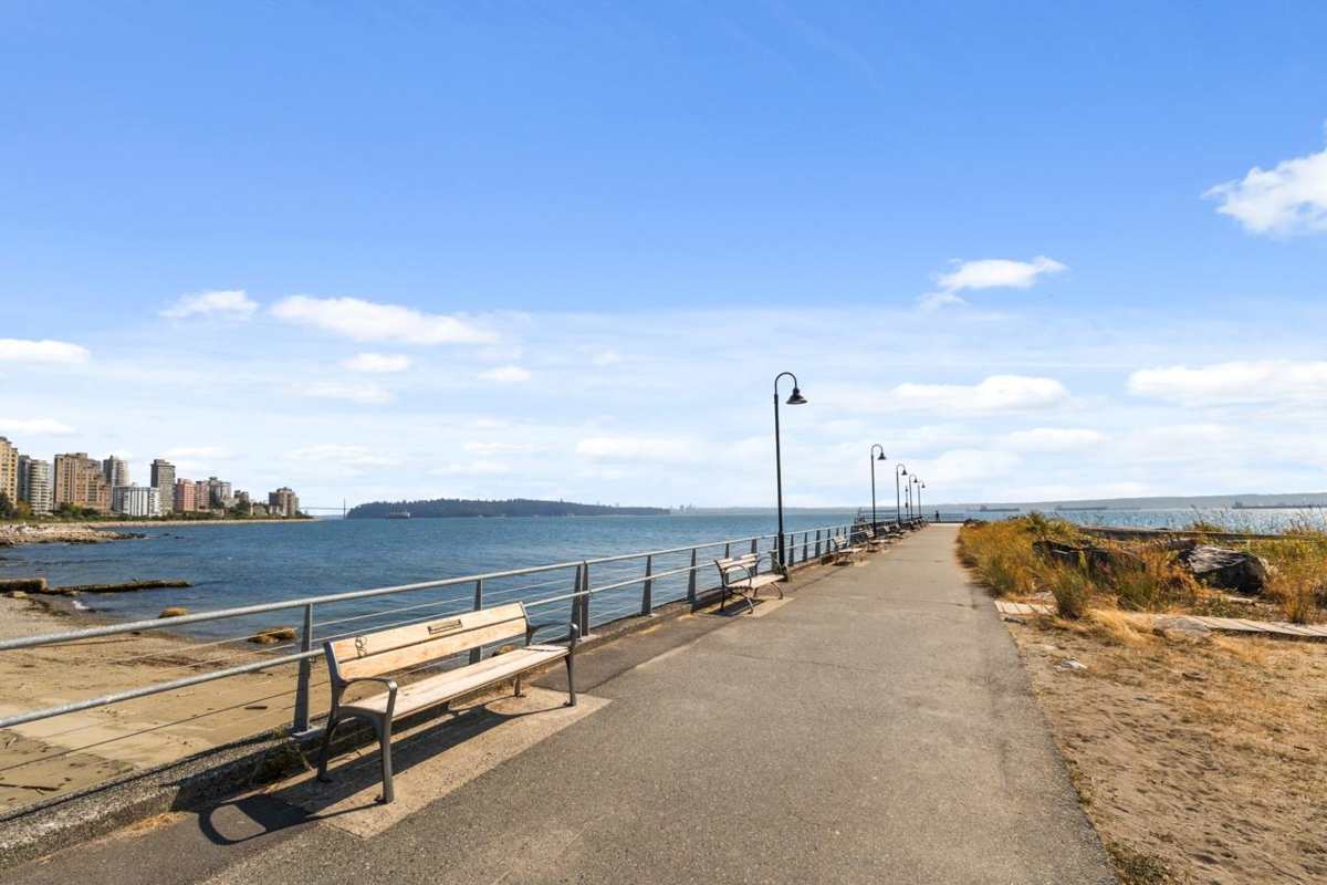 Outdoor Kitchen Photo of 2362 Marine Drive, West Vancouver, BC