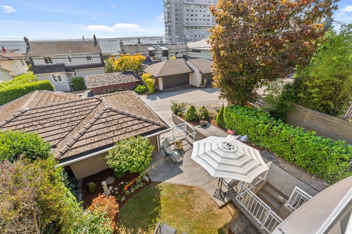 Primary Bathroom Photo of 2362 Marine Drive, West Vancouver, BC