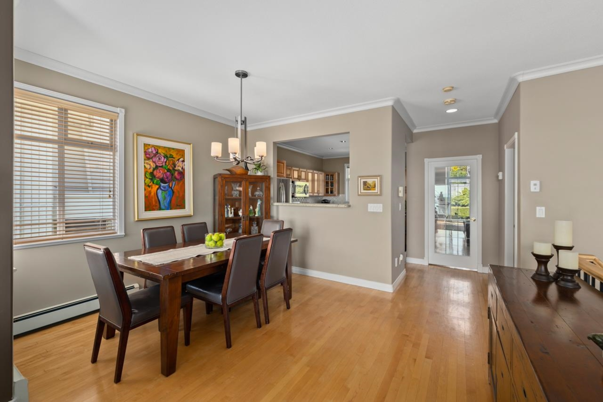 Walk-In Closet Photo of 2362 Marine Drive, West Vancouver, BC