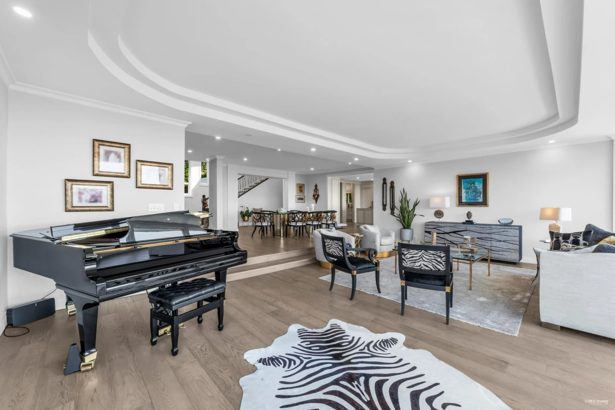 Breakfast Nook Photo of 1439 Chippendale Road, West Vancouver, BC