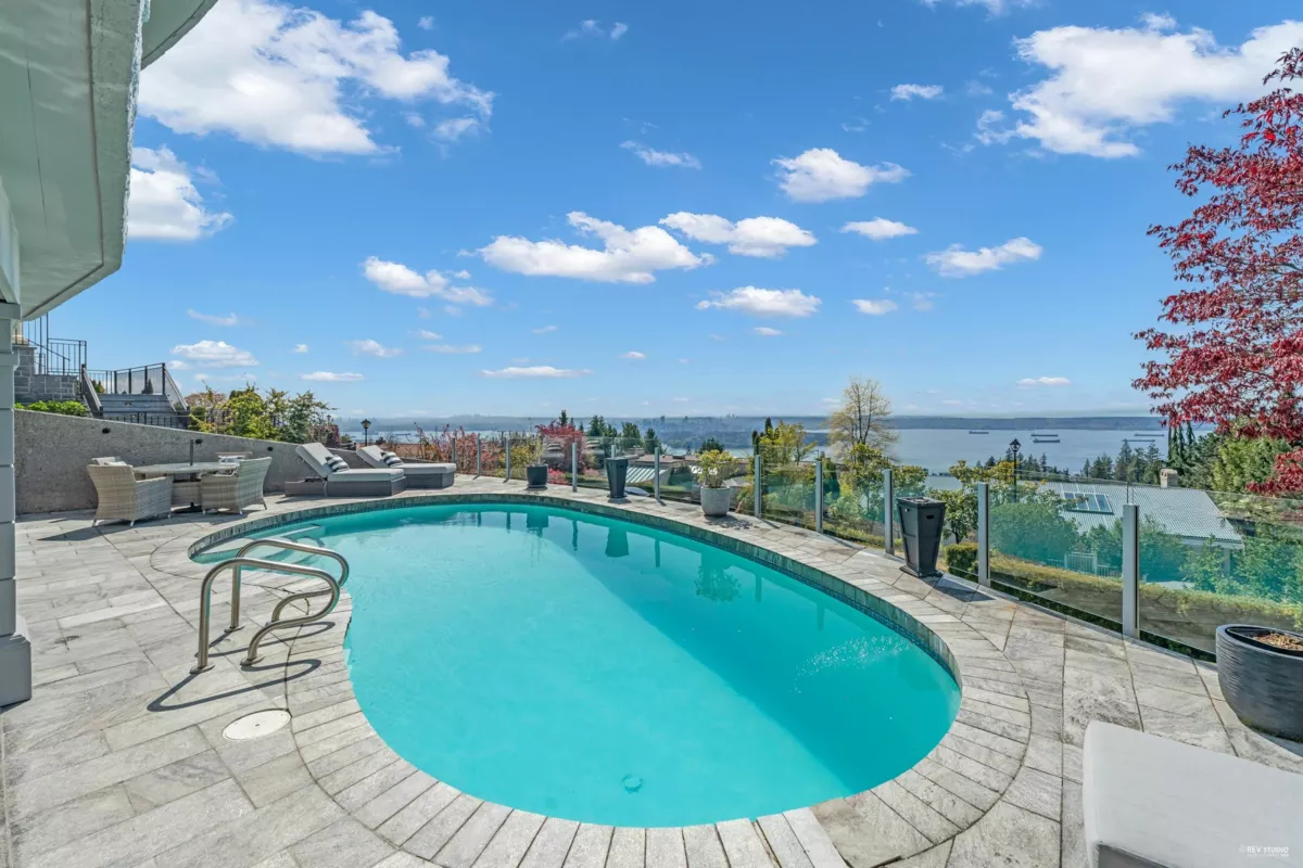 Fitness Center Photo Near 1439 Chippendale Road, West Vancouver, BC