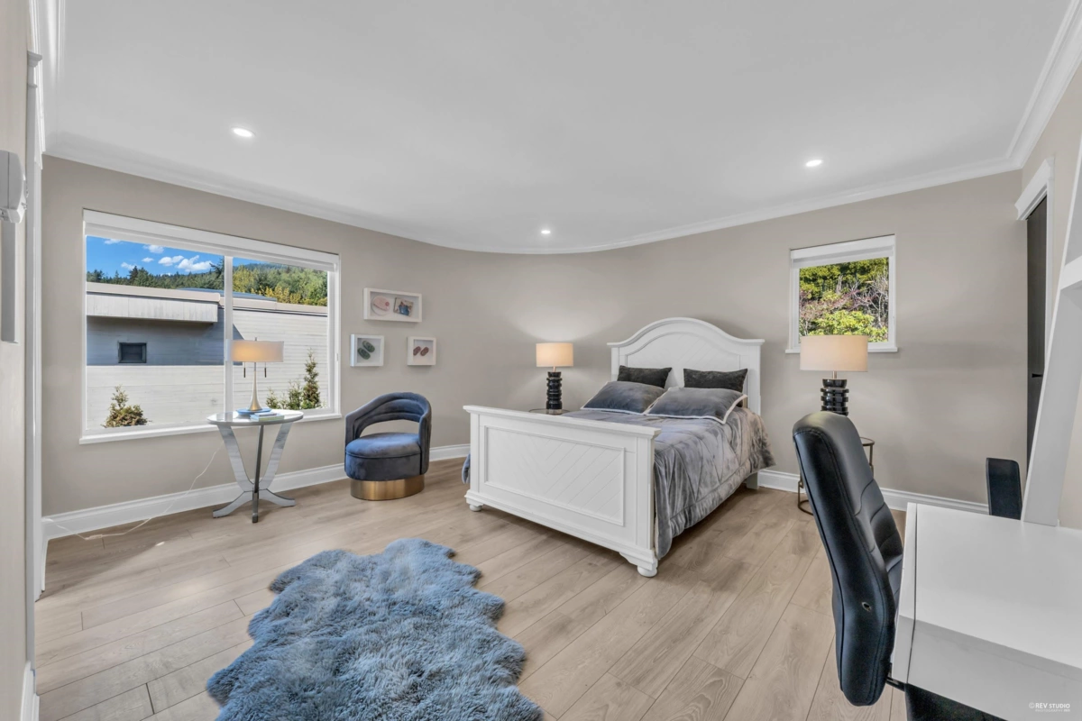 Front Yard Photo of 1439 Chippendale Road, West Vancouver, BC