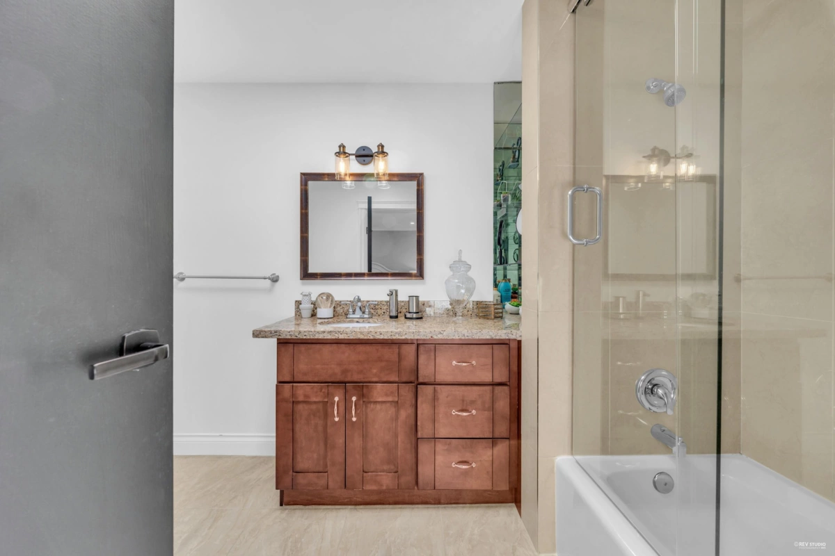 Garden / Landscaping Photo of 1439 Chippendale Road, West Vancouver, BC