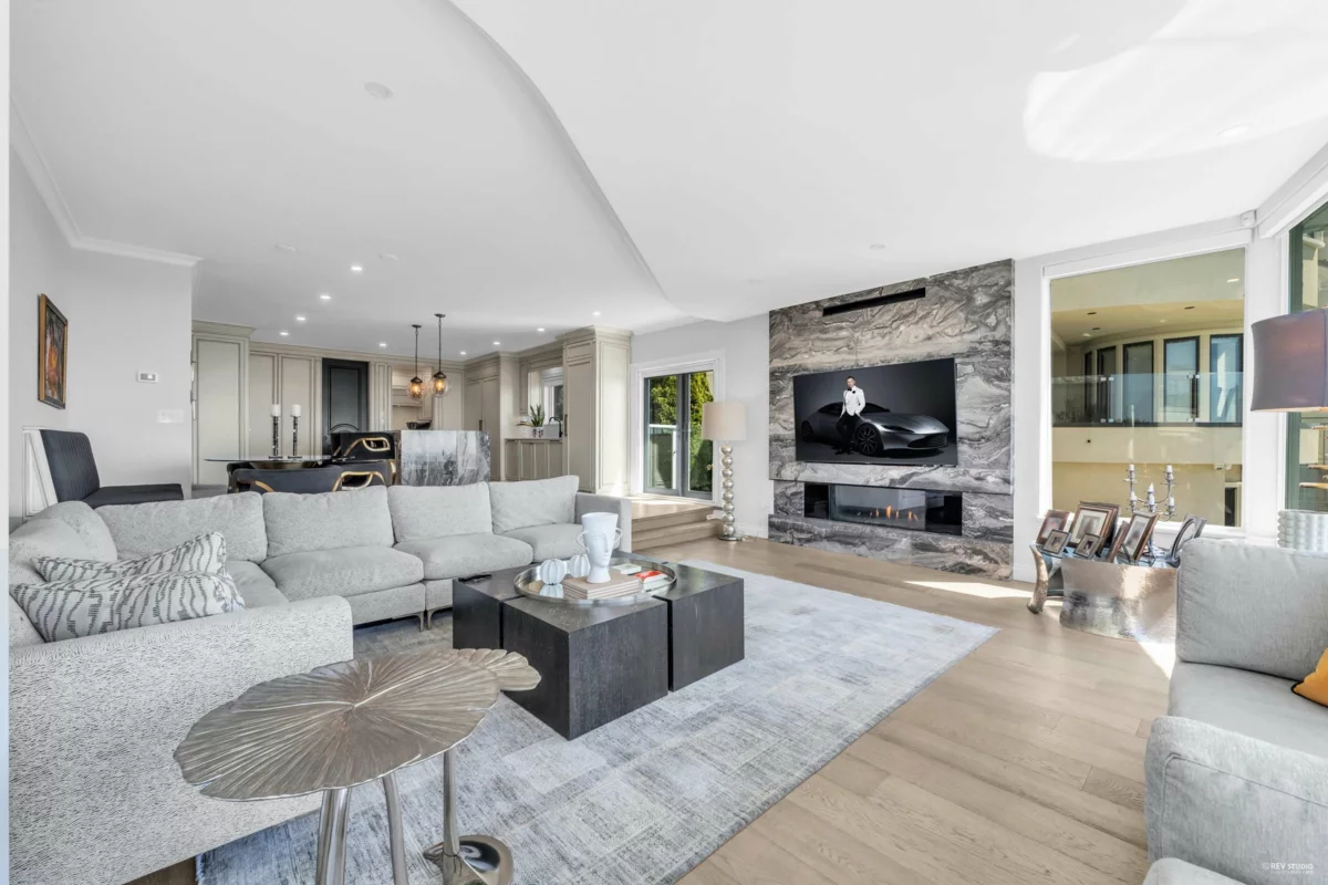 Guest Bathroom Photo of 1439 Chippendale Road, West Vancouver, BC