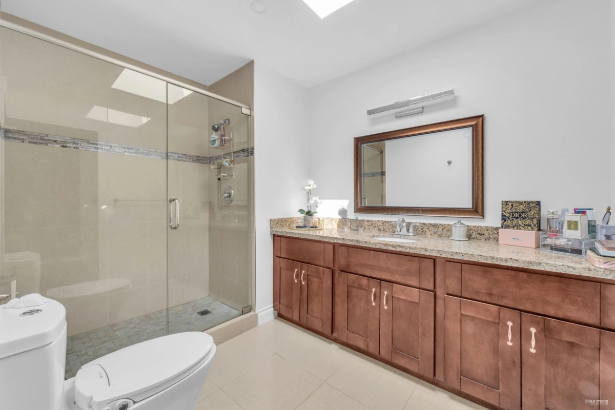 Hot Tub / Spa Photo of 1439 Chippendale Road, West Vancouver, BC