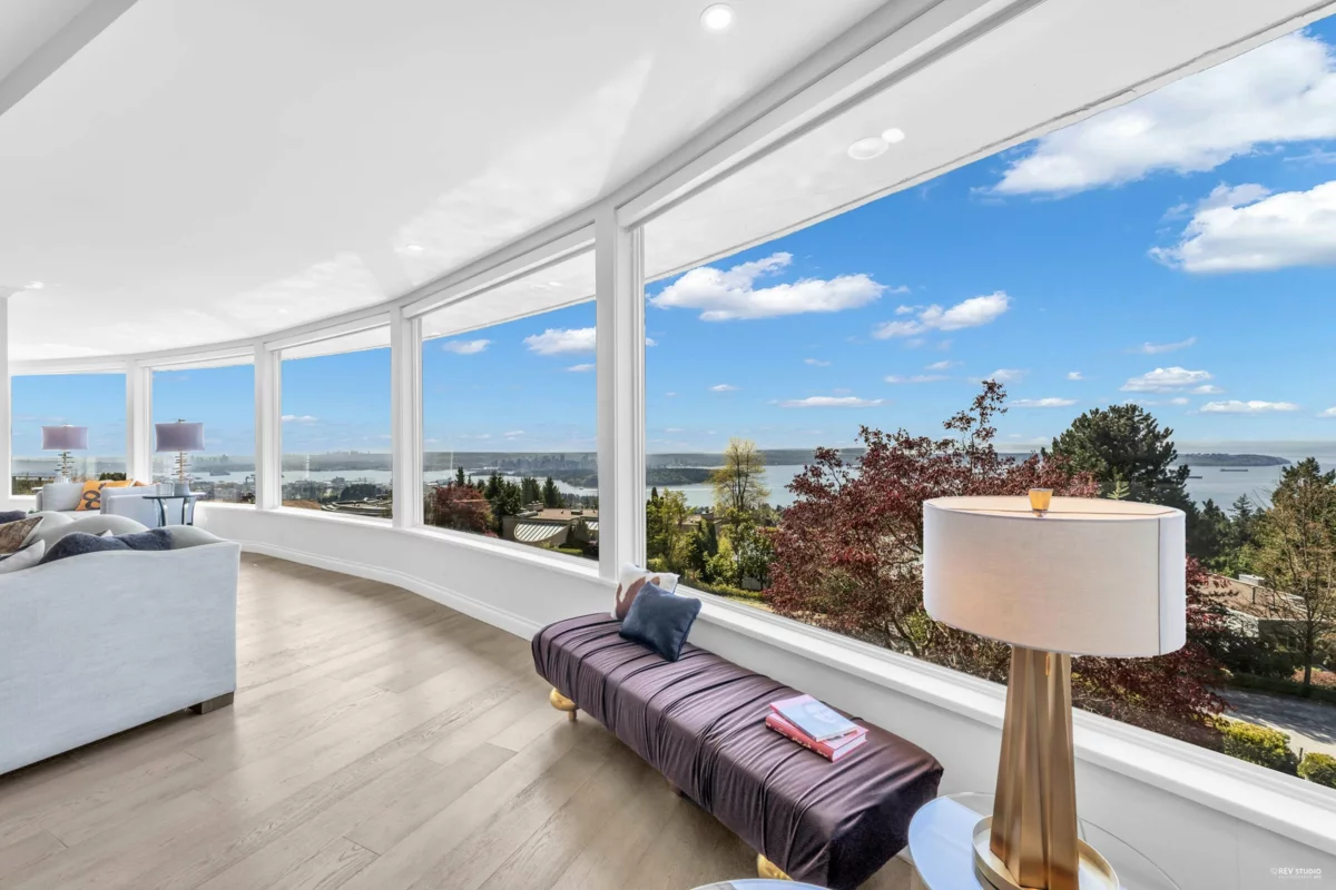 Kitchen Island Photo of 1439 Chippendale Road, West Vancouver, BC