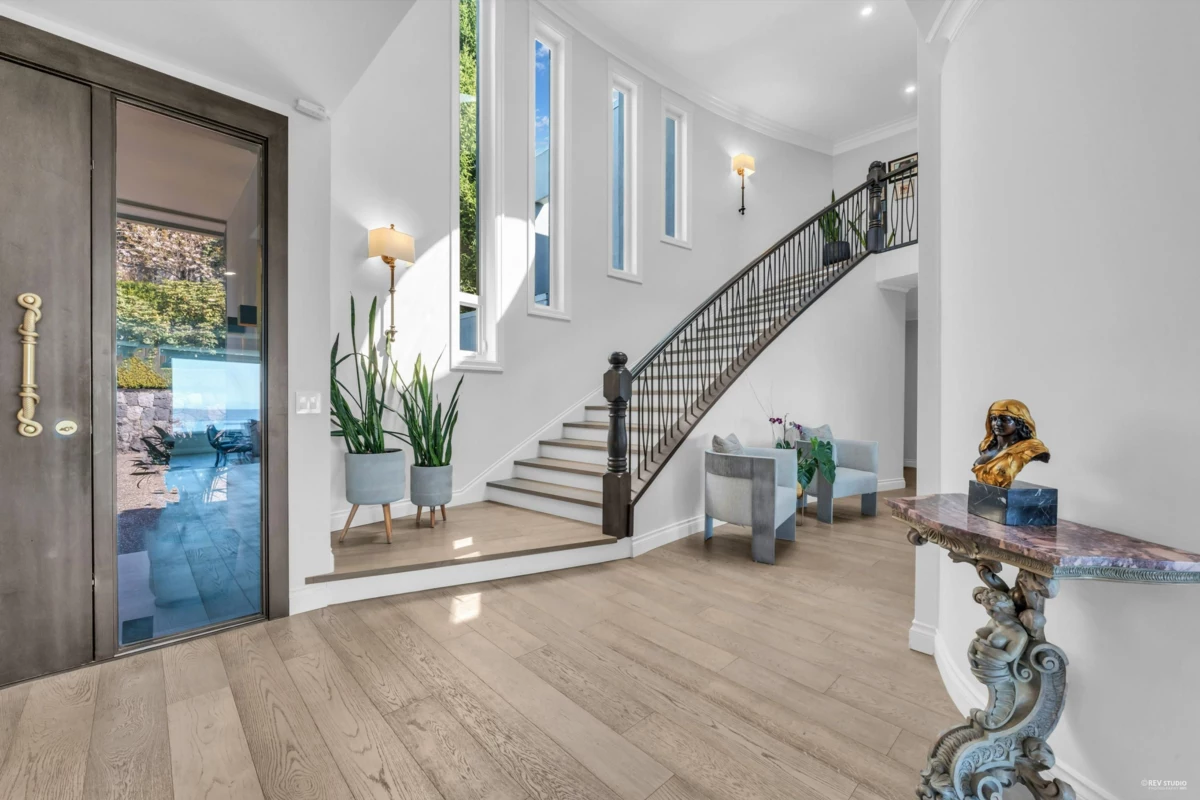 Living Room Photo of 1439 Chippendale Road, West Vancouver, BC