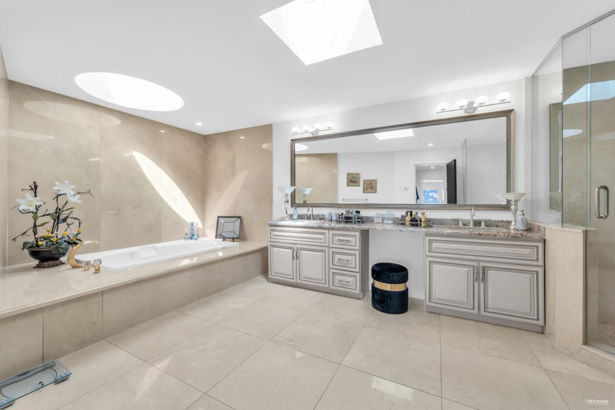 Outdoor Deck Photo of 1439 Chippendale Road, West Vancouver, BC