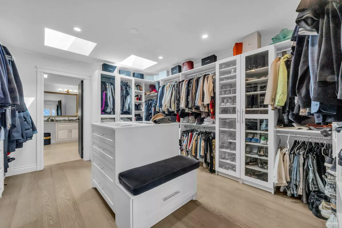 Outdoor Patio Photo of 1439 Chippendale Road, West Vancouver, BC