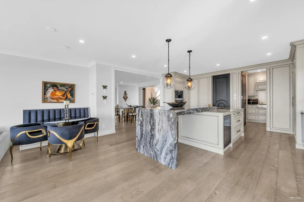 Powder Room Photo of 1439 Chippendale Road, West Vancouver, BC