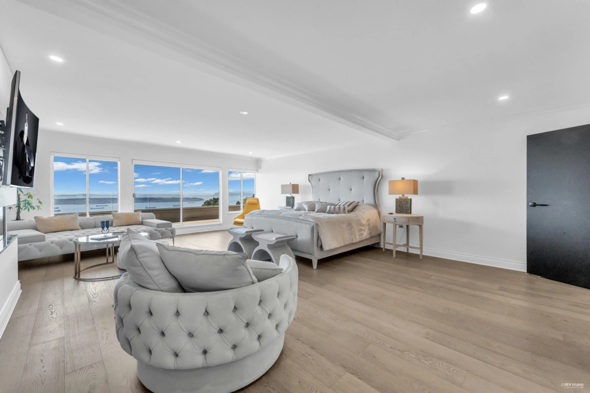 Staircase Photo of 1439 Chippendale Road, West Vancouver, BC