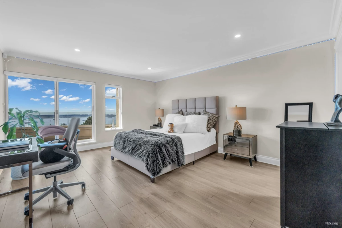 Swimming Pool Photo of 1439 Chippendale Road, West Vancouver, BC