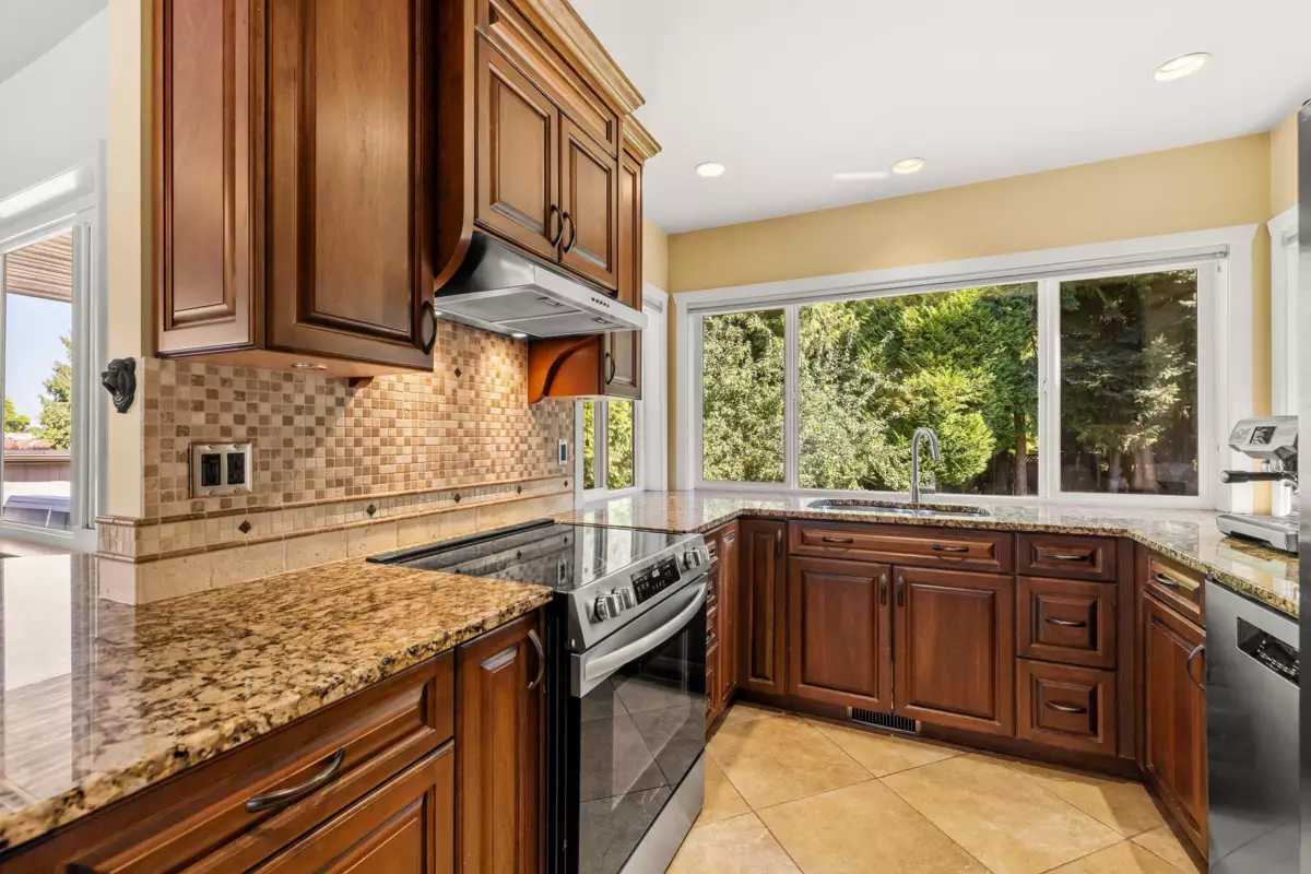 Guest Bathroom Photo of 525 Appian Way, Coquitlam, BC