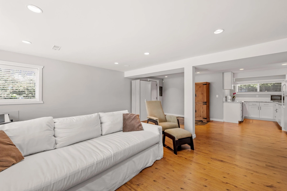 Hallway Photo of 525 Appian Way, Coquitlam, BC