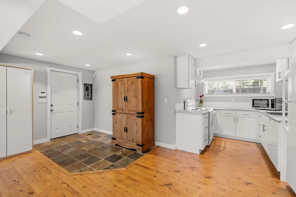 Staircase Photo of 525 Appian Way, Coquitlam, BC