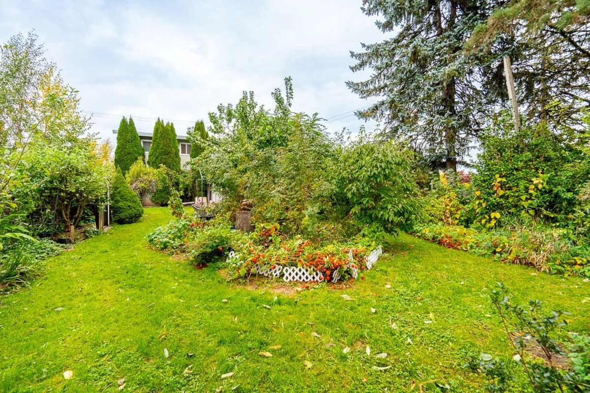 Hallway Photo of 1 46430 First Avenue, Chilliwack, BC