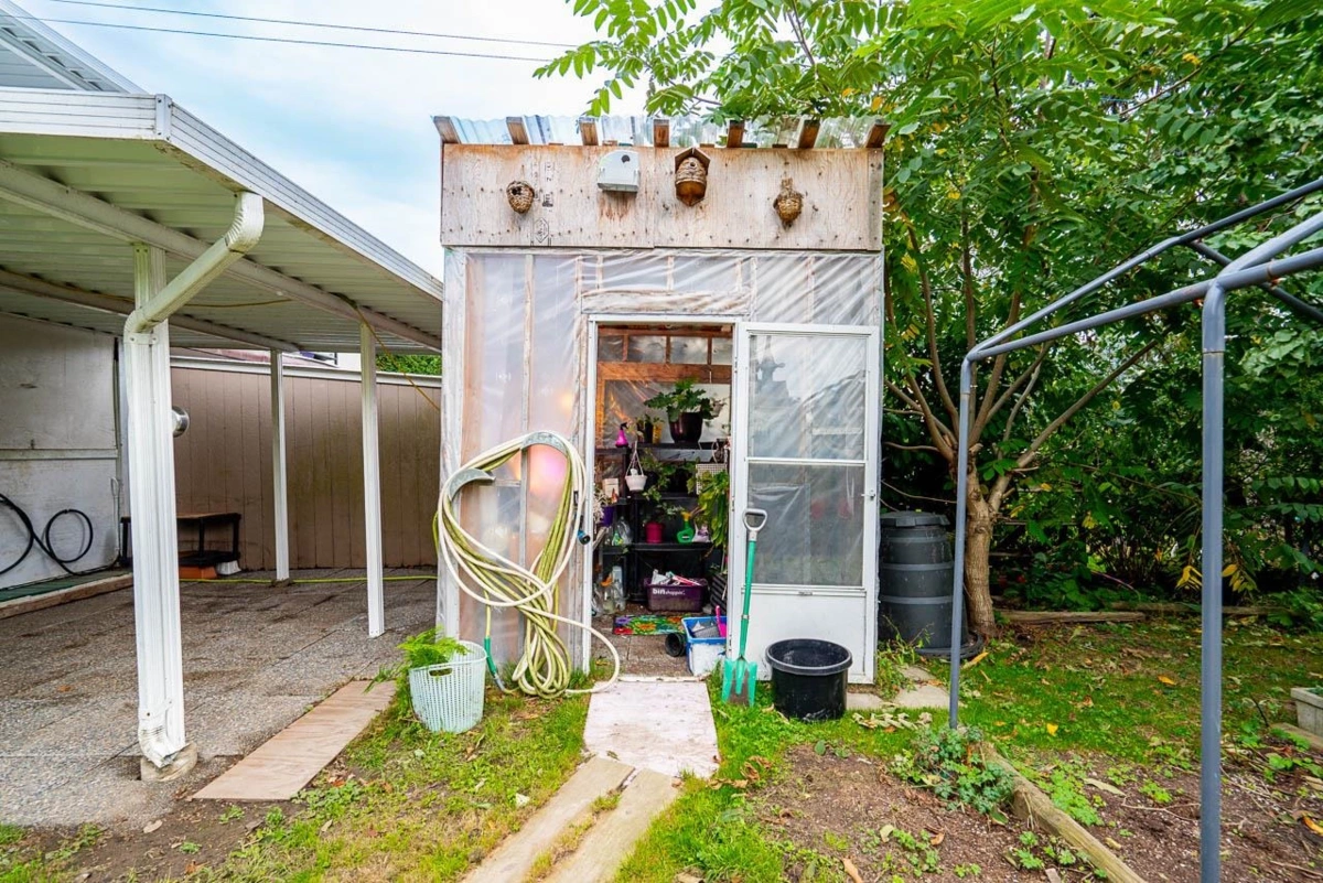 Laundry Room Photo of 1 46430 First Avenue, Chilliwack, BC