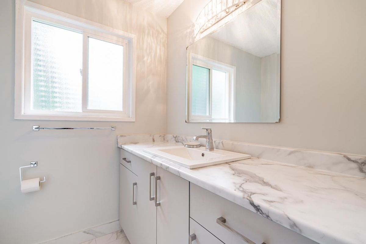 Primary Bathroom Photo of 1 46430 First Avenue, Chilliwack, BC