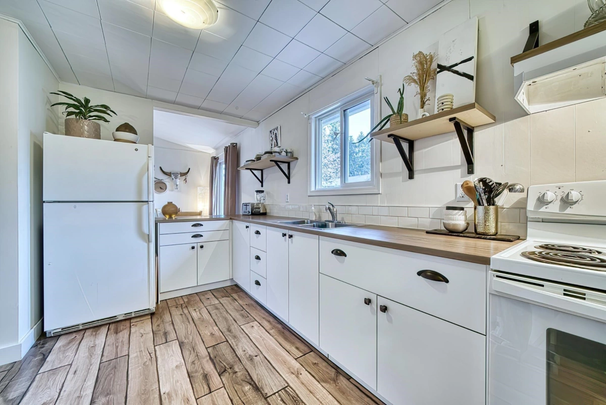 Primary Bedroom Photo of 640 Wyngaert Road, Gibsons, BC