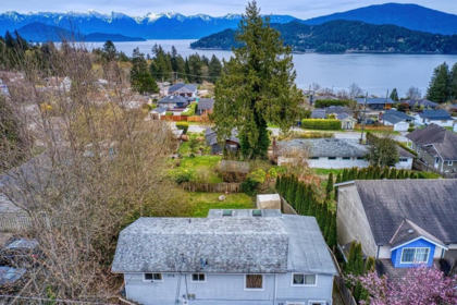 640 Wyngaert Road, Gibsons, BC, Gibsons — Single Family Residence for sale