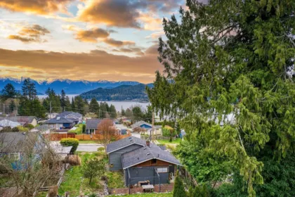 640 Wyngaert Road, Gibsons, BC, Gibsons — Single Family Residence for sale