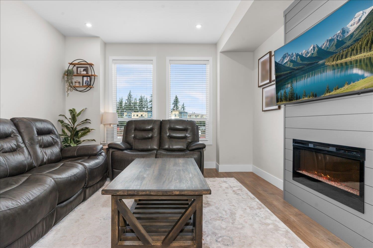 Breakfast Nook Photo of 10 45500 Campus Drive, Chilliwack, BC