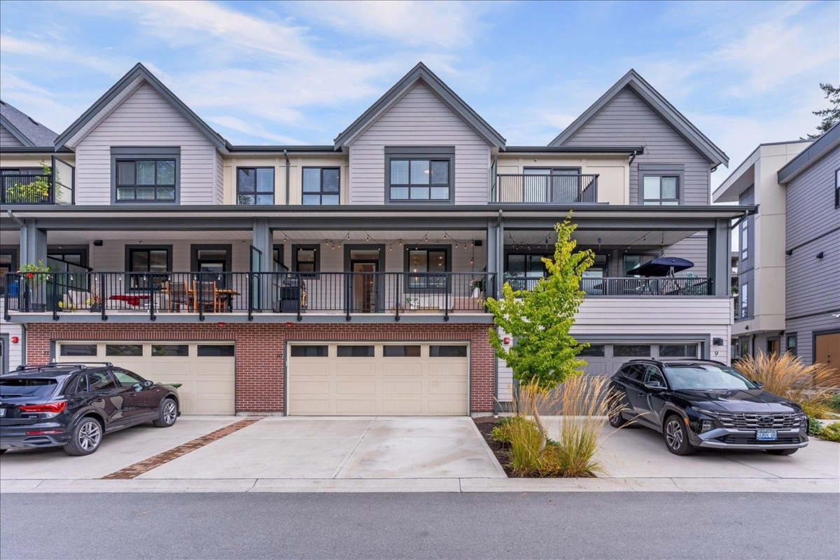 Dining Area Photo of 10 45500 Campus Drive, Chilliwack, BC