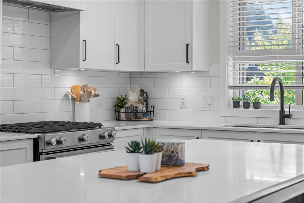 Exterior Front Photo of 10 45500 Campus Drive, Chilliwack, BC