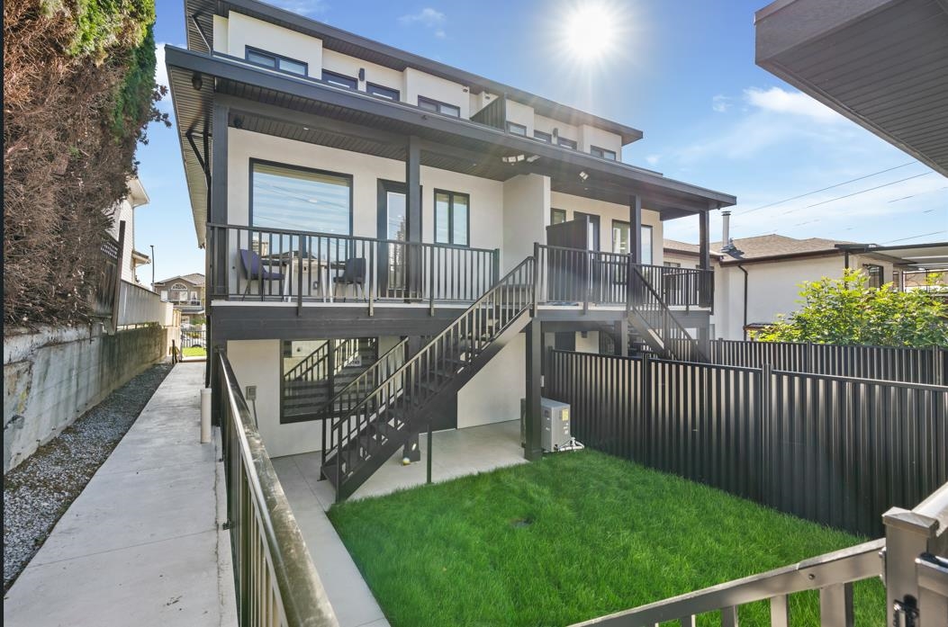 Hallway Photo of 3749 Union Street, Burnaby, BC