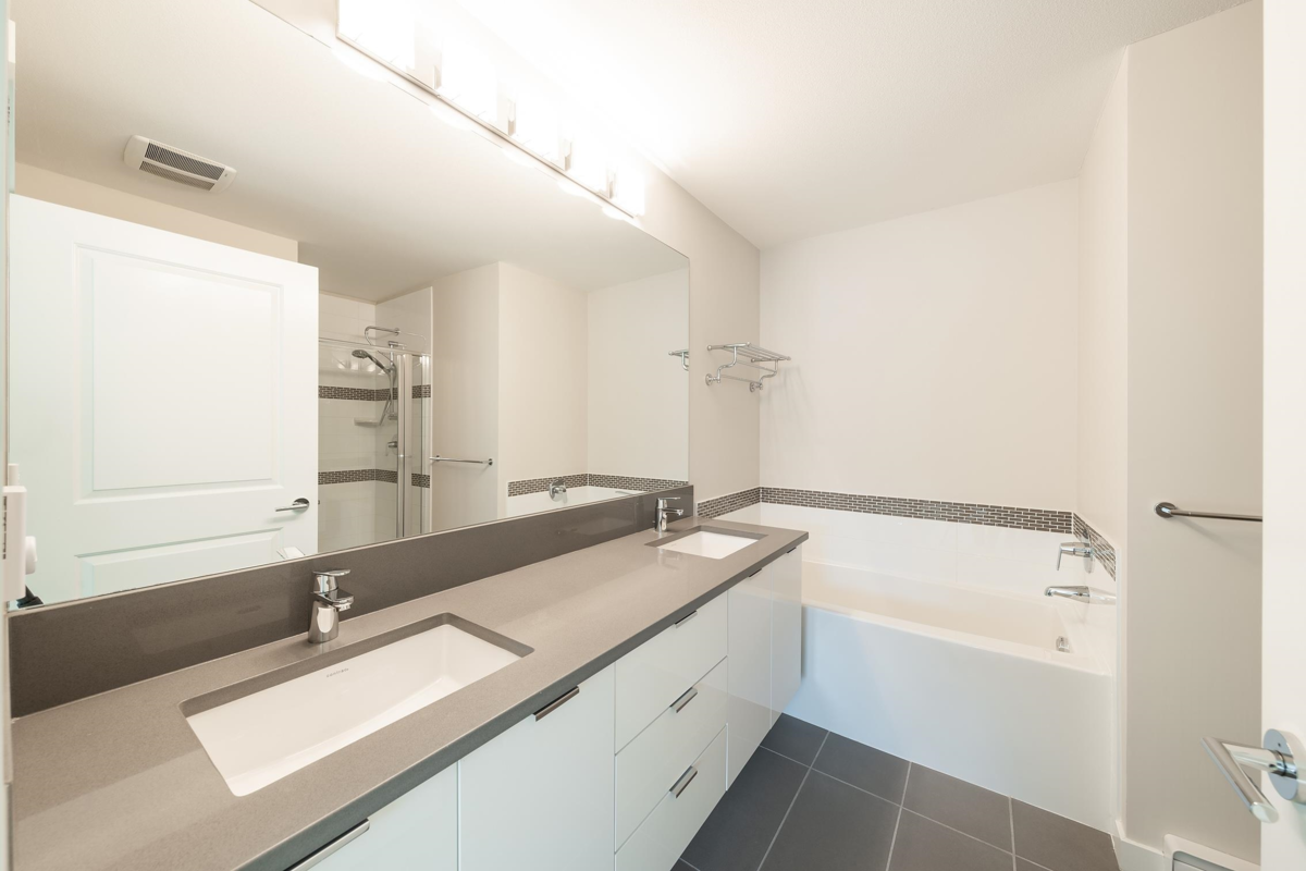 Entry Foyer Photo of 37 9728 Alexandra Road, Richmond, BC