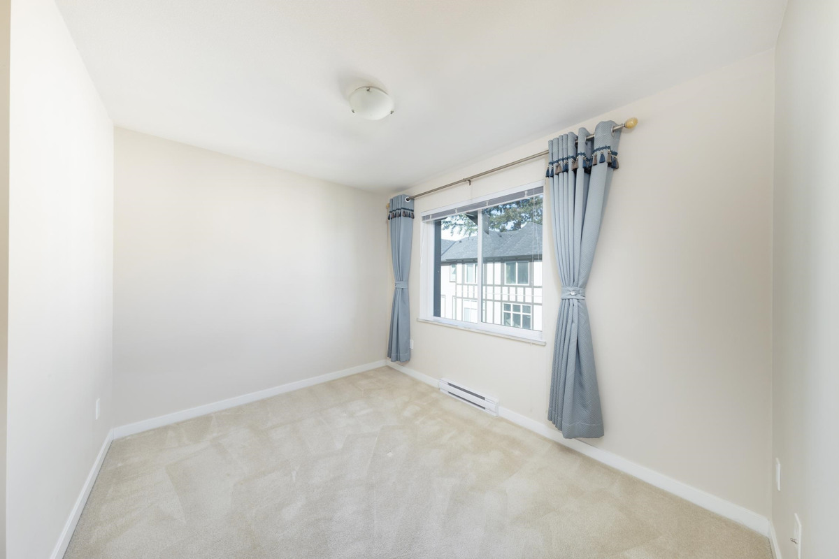 Hallway Photo of 37 9728 Alexandra Road, Richmond, BC
