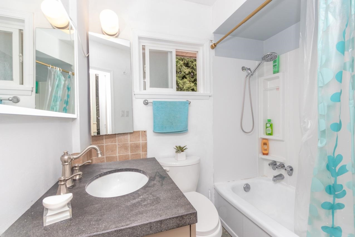 Bedroom 2 Photo of 341 W 24th Street, North Vancouver, BC