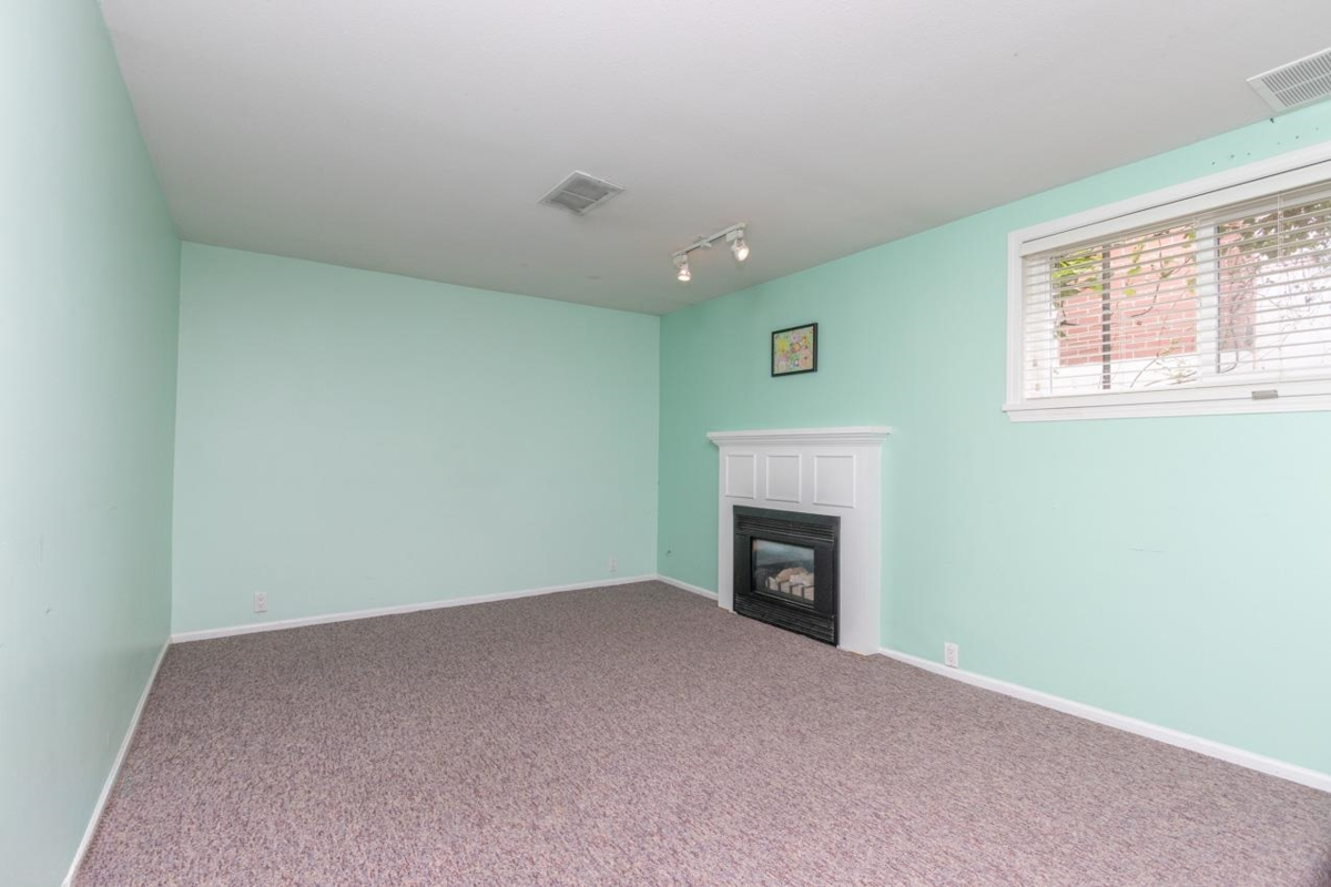 Bedroom 3 Photo of 341 W 24th Street, North Vancouver, BC