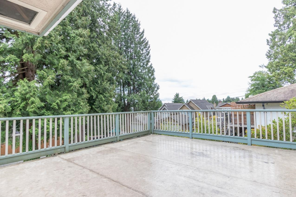 Entry Foyer Photo of 341 W 24th Street, North Vancouver, BC
